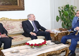 الرئيس يستقبل المفوض الأوروبي لشئون الهجرة والشئون الداخلية والمواطنة