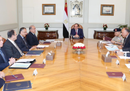 السيسى يجتمع برئيس مجلس الوزراء لمتابعة تطورات تنفيذ القرارات الاقتصادية الأخيرة