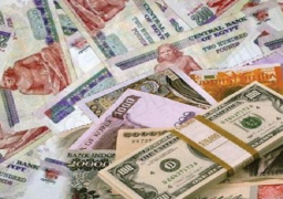 الجنيه يستقر أمام الدولار في البنوك