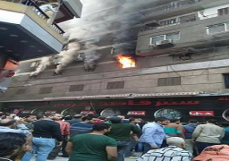 الدفع بـ 10 سيارات إطفاء للسيطرة على حريق بمصنع بالفجالة