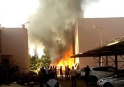 السيطرة على حريق نشب في مخلفات خلف إحدى القنوات بمدينة الإنتاج الإعلامي