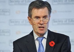 رئيس سابق بالمخابرات البريطانية يطالب ترامب بالهدوء لتجنب حرب نووية