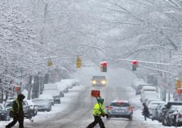 عاصفة ثلجية تضرب ولايات الغرب الأوسط الأمريكية