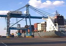 ميناء سفاجا يستقبل مئات السياح من جنسيات مختلفة