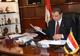 نصف مليون جنيه إعانات طوارئ لـ661 عاملاً بإحدى شركات الملابس الجاهزة