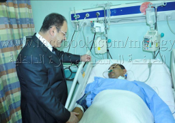 وزير الداخلية يطمئن علي مصابي الشرطة بمستشفي القوات المسلحة