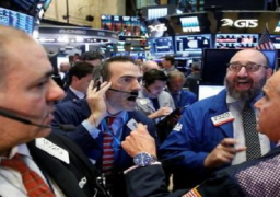 وول ستريت تغلق مرتفعة بدعم من قطاعي البنوك والصناعة