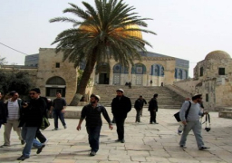 170يهوديا يدنسون باحات المسجد الأقصى وسط حراسة الاحتلال