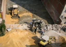 إسرائيل تبني منازل متنقلة لسكان “عمونا”