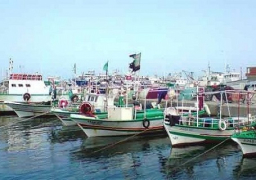 أهالى البحارة التونسيين المحتجزين في ليبيا يغلقون مدخل ميناء صفاقس