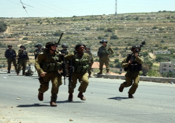 الاحتلال الإسرائيلي يداهم أحياء بالخليل ويستعد لهدم منازل بالأقصى