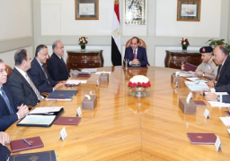 السيسي يجتمع بقيادات الدولة لبحث خطة تأمين احتفالات أعياد الميلاد