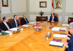 السيسي يوجه الحكومة برعاية محدودي الدخل واحتواء تداعيات القرارات الاقتصادية الاخيرة