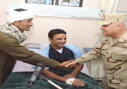 الفريق صدقى صبحى يتابع الحالة الصحية لمصابى المواجهات مع الإرهاب بسيناء