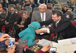 بالصور .. محافظ أسيوط يكرم الفائزين فى مسابقة أوائل الطلبة