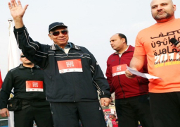 بالصور..محافظ القاهرة يشارك الشباب فى ماراثون للجري