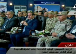 بالفيديو ..السيسي يوجه بتوفير الخدمات على الطرق الجديدة خلال 6 أشهر