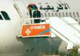 خاطفا الطائرة الليبية يطالبان بمنحهما اللجوء السياسي في مالطا