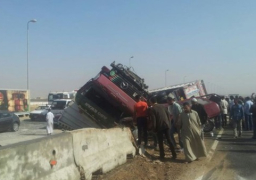 شلل مرورى بكوبرى مسطرد لانقلاب سيارة سولار