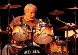 مختارات من الجاز يقدمها يحيي خليل على المسرح الصغير اليوم