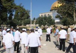 مستوطنون يدنسون الأقصى وسلطات الاحتلال تعتقل 11 فلسطينياً