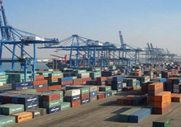 ميناء دمياط يستقبل سفينتى حاويات