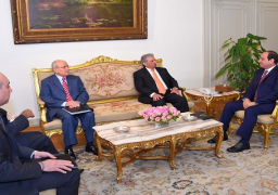 السيسى يستقبل وزير الانتاج الحربي الباكستاني