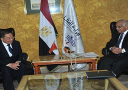 وزير النقل يبحث مع السفير الصيني مشروعات القطار الكهربائي