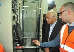 .وزير النقل يتفقد المرحلة الأولى لمشروع كهربة إشارات الوجه البحري