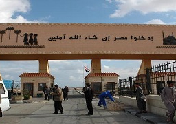 985 راكبا و 383 شاحنة يعبرون منفذ السلوم خلال 24 ساعة