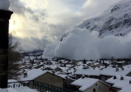 ارتفاع عدد ضحايا الانهيار الجليدي في كشمير إلى 15 شخصا