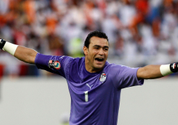 الحضري يواصل اصطياد الأرقام القياسية في الكان