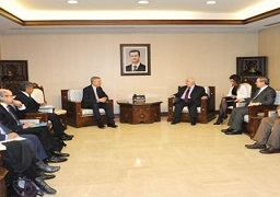 المعلم: الحكومة مهتمة بعملية المصالحة في مختلف المناطق