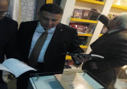 بالصور ..رئيس الوزراء يفتتح جناح جامعة عين شمس بمعرض الكتاب