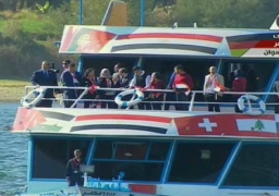 بالصور..السيسي يعبر النهر الخالد متجها لمقر مؤتمر الشباب بأسوان