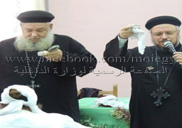 بالصور..رجال الدين المسيحى يحتفلون بعيد الميلاد بسجنى القناطر نساء ورجال