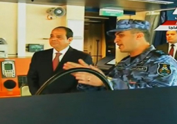 بالفيديو.. السيسي يتفقد حاملة المروحيات “جمال عبدالناصر” ويرفع عليها العلم