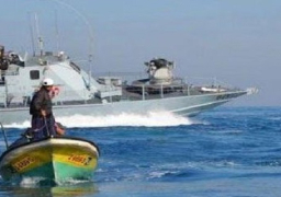 بحرية الإحتلال الإسرائيلي تغرق مركب صيد غرب غزة