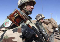 تدمير 28 قنبلة ومخبأين للإرهابين في الجزائر