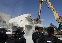 جرافات الاحتلال الإسرائيلي تهدم منزلا في القدس