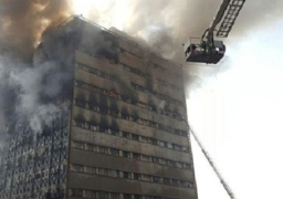 حريق ضخم يتسبب فى انهيار مبنى تجاري بطهران