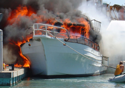 مقتل خمسة وإنقاذ مائة في حريق على متن قارب سياحي بإندونيسيا
