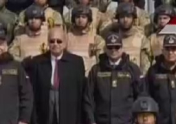 صورة تذكارية تجمع الرئيس السيسى برجال القوات الخاصة البحرية فى سفاجا