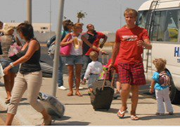 مصر وبريطانيا يبحثان عودة الرحلات إلى شرم الشيخ