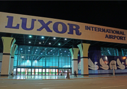 وصول 70 سائحا إنجليزيا للأقصر في زيارة للمناطق الأثرية والسياحية