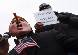 معارضون لترامب يحطمون نوافذ المحلات أثناء أدائه القسم