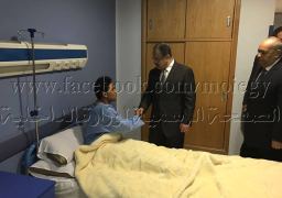 وزير الداخلية يزور مصابي الشرطة بمستشفى العجوزة