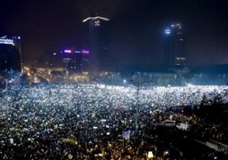 الآلاف يتظاهرون في شوارع رومانيا رغم إلغاء مرسوم مثير للجدل