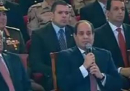 السيسى : “اللى هيبان عليه توجه داخل الجيش والشرطة هنمشيه”