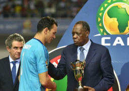 الحضري يتوج بجائزة أفضل حارس في بطولة الامم الافريقية